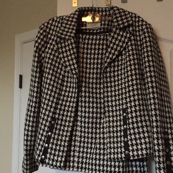 Winter skirt suit - Picture 3 of 3